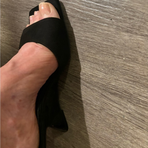 INC. heels 6.5 - Picture 2 of 3